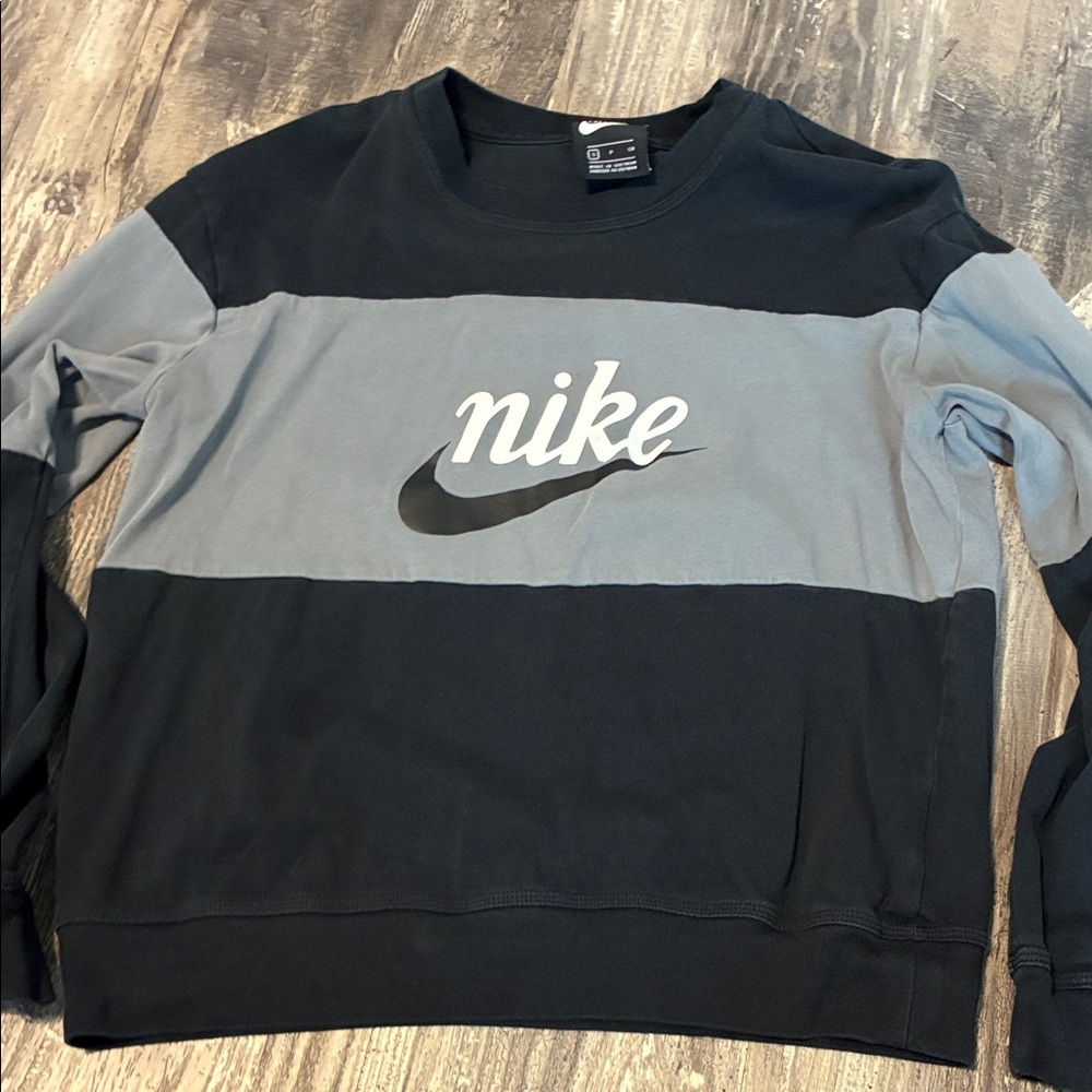 Nike Women's Black and Gray Sweatshirt